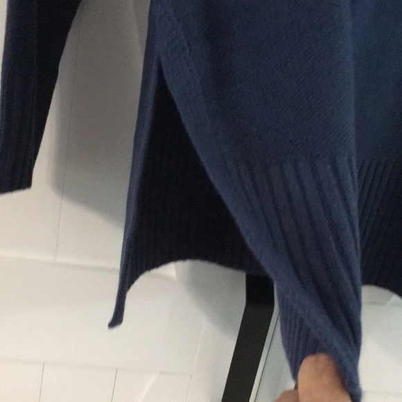 Fashion Merokeety Crewneck solid Navy blue knit pullover sweater. Medium - Picture 12 of 13